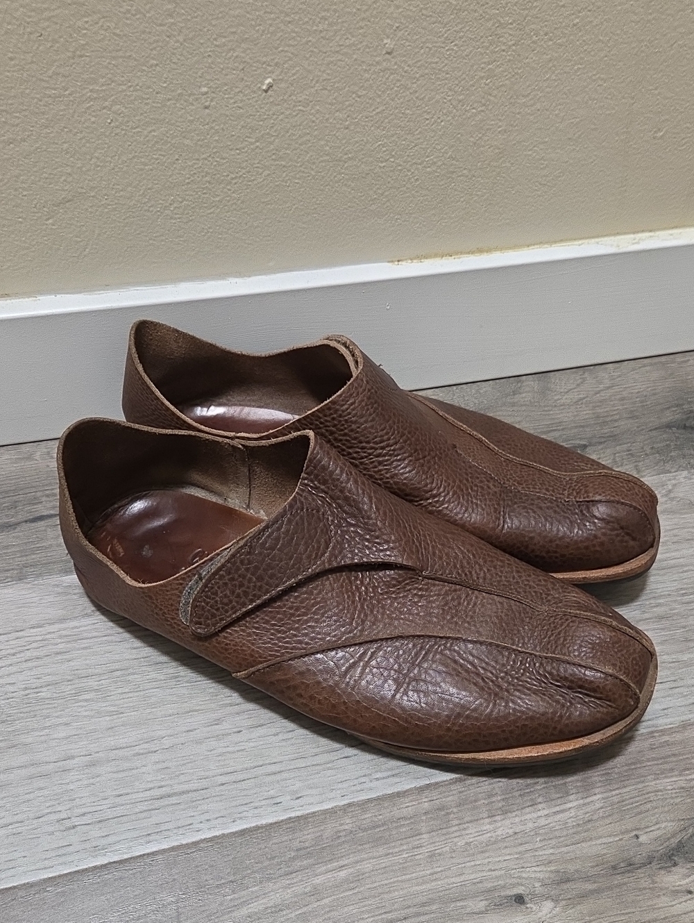 Cydwoq Brown Pebbled Leather Slip-On Loafers